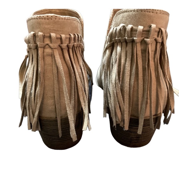 Never worn American Eagle side zip fringed boot. 2” heel - Picture 2 of 9